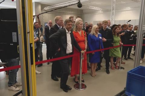 Video: "Habe schon so viel gelernt" - Habeck auf Sommertour bei Bosch