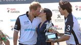 Ebenso verkuschelt beim Polo zeigen sich Prinz Harry und Herzogin Meghan 2018 in Windsor. 