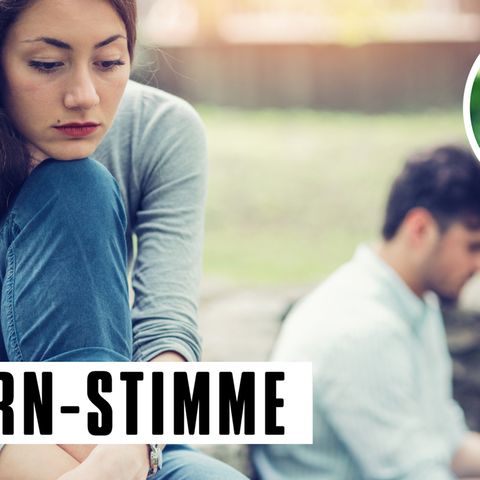 Beziehung: Eine Frau wendet sich von ihrem Mann im Hintergrund ab