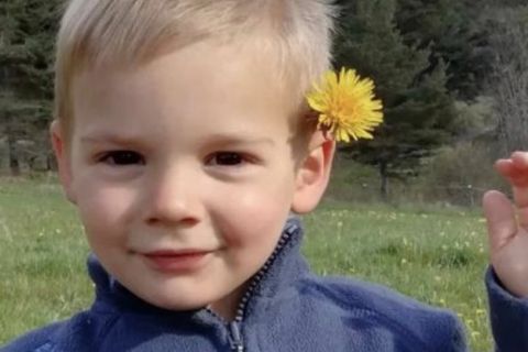 Émile, ein zweieinhalbjähriger Junge mit braunen Augen und blonden Haaren, wird seit Samstag in Frankreich vermisst