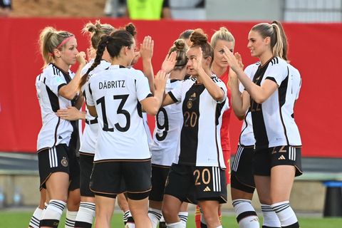 Das DFB-Team kämpft in Australien und Neuseeland um den WM-Pokal - und lukrative Prämien