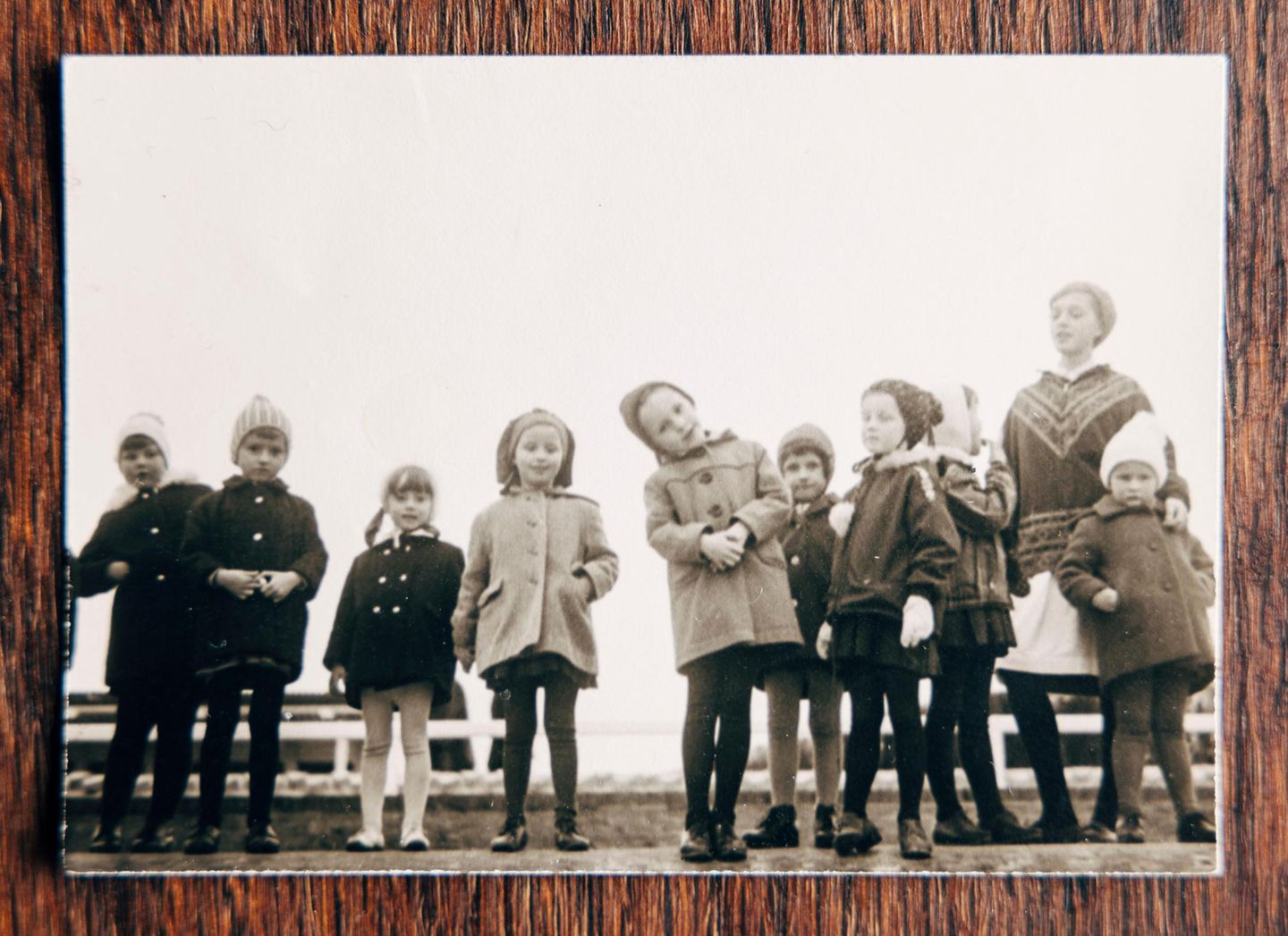Ein altes Foto von Kindern auf der Insel Nordeney