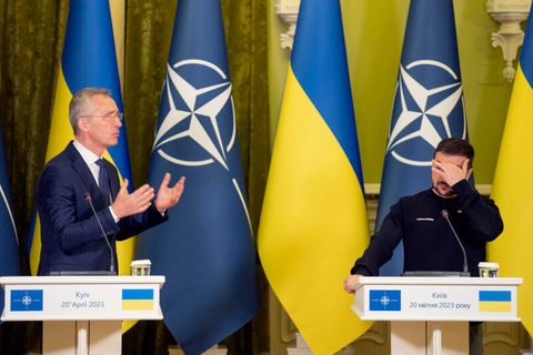 Gerangel um den Bündnisbeitritt: Nato-Generalsekretär Jens Stoltenberg und der ukrainische Präsident Wolodymyr Selenskyj im April in Kiew. Der eine fragt nach dem Wann, der andere nach dem Ob