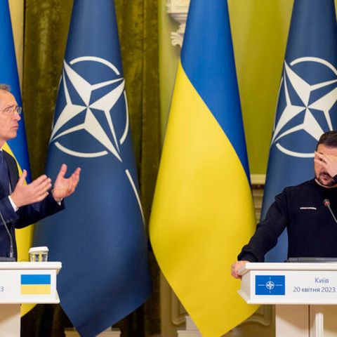 Gerangel um den Bündnisbeitritt: Nato-Generalsekretär Jens Stoltenberg und der ukrainische Präsident Wolodymyr Selenskyj im April in Kiew. Der eine fragt nach dem Wann, der andere nach dem Ob