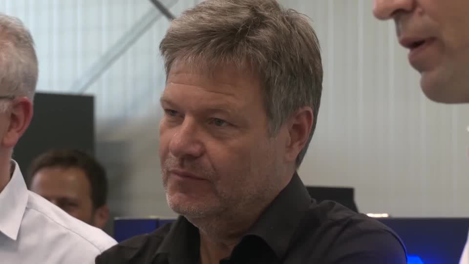 Video: Habeck: "Wir sehen, wie Solar geradezu abhebt" Video: Habeck: "Wir sehen, wie Solar geradezu abhebt"