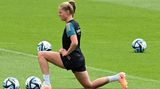 Mittelfeld: Janina Minge, SC Freiburg  Minge ist als Nachrückerin im Kader. Verletzt sich jemand der 23 Nominierten, nimmt sie deren Stelle ein. Die Freiburgerin empfahl sich mit einem Tor in ihrem zweiten Länderspiel gegen Vietnam. Ihre bevorzugte Position ist das linke Mittelfeld.