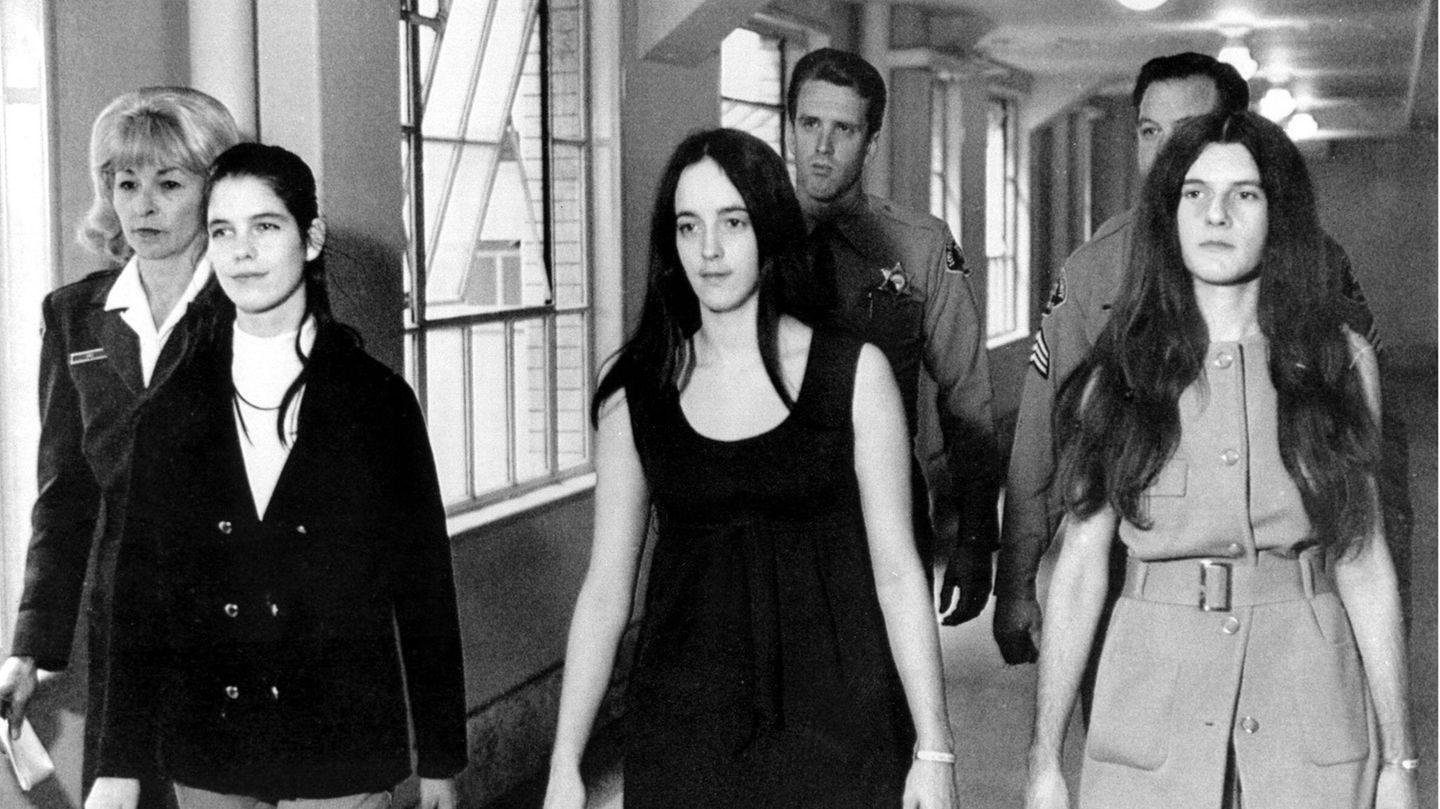Mitglieder der "Manson Family" auf dem Weg zu einer Anhörung 1970.