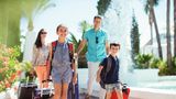 Der Tourismus in Deutschland boomt wieder. Laut dem Statistischen Bundesamt übersteigt die Zahl der Übernachtungszahlen in deutschen Hotels und Ferienunterkünften im Mai 2023 sogar das Vor-Corona-Niveau. Konkret wurden rund 47 Millionen Übernachtungen registriert, was einem Plus von 5,8 Prozent im Vergleich zum Mai 2019 entspricht. Den Anstieg haben wir aber vor allem dem Trend zum Inlandsurlaub zu verdanken. Es gab 8,2 Prozent mehr Inlandstouristen als in 2019, aber sechs Prozent weniger Gäste aus dem Ausland. 