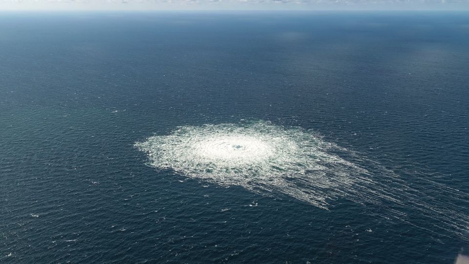 Vogelperspektive auf das Nord Stream 2-Gasleck in der Nähe von Bornholm