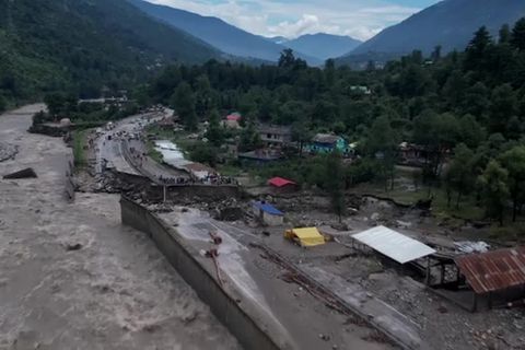 Video: Nordindien: Luftaufnahmen zeigen Zerstörung durch Erdrutsche