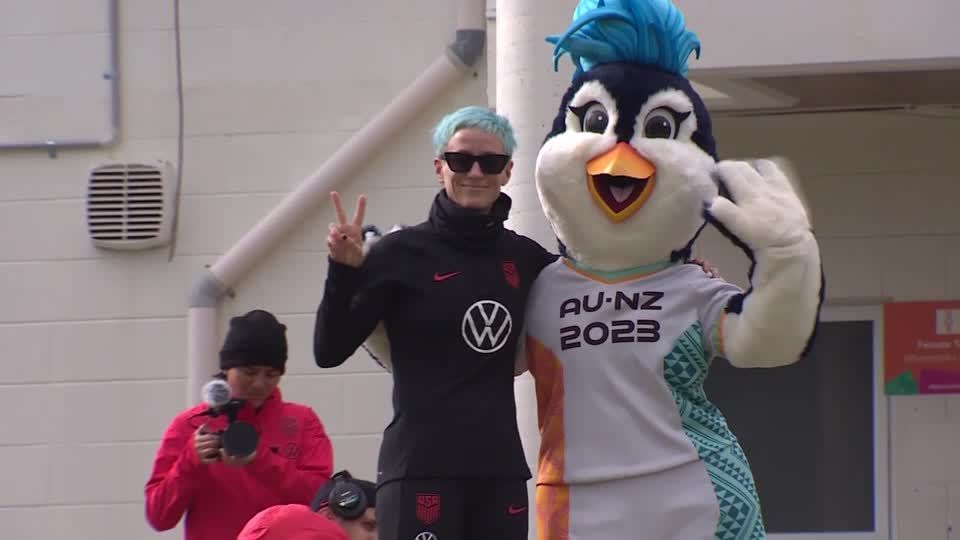 Video: US-Fußballstar Rapinoe vor WM Start: "Ich bin so aufgeregt" Video: US-Fußballstar Rapinoe vor WM Start: "Ich bin so aufgeregt"