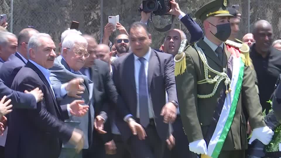 Video: Palästinenser-Präsident Abbas besucht Gräber in Dschenin