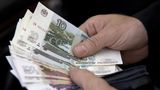 Der Rubel ist wieder auf Talfahrt. Obwohl die russische Währung seit Kriegsbeginn erstaunlich wertbeständig war (unter anderem wegen staatlicher Eingriffe), fällt ihr Kurs seit Ende 2022 beständig. Jetzt hat er eine historische Marke geknackt: 1 Euro ist mehr als 100 Rubel Wert. Hoffnung (oder Befürchtungen), dass der herabrollende Rubel ein Zeichen für die bevorstehende militärische Niederlage Russlands oder eines Zusammenbrechens der Wirtschaft sein könne, wollen Experten aber nicht erkennen. Nach aktuellem Schätzungen kostet der Krieg Russland nur rund drei Prozent des Bruttoinlandprodukts.
