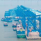 Kriegskosten für die Weltwirtschaft: etwa 1,6 Billionen Dollar. Anders gesagt: Ohne den Ukraine-Krieg hätte die globale Wirtschaft vergangenes Jahr 1,6 Billionen Dollar mehr erwirtschaftet, wie das Institut der deutschen Wirtschaft errechnet hat. Für 2023 rechnet das Institut mit einem Schaden in Höhe von einer Billion Dollar.