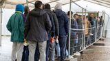 Das UN-Flüchtlingskommissariats (UNHCR) schätzt, dass rund 22,6 Millionen Menschen aus der Ukraine im Lande geflohen sind und/oder in ein Nachbarland gegangen sind. 5,9 Millionen Ukrainer und Ukrainerinnen sind Stand Juni 2023 in Europa registrierte Geflüchtete.