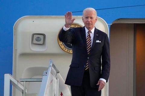 US-Präsident Joe Biden steigt aus der Air Force One