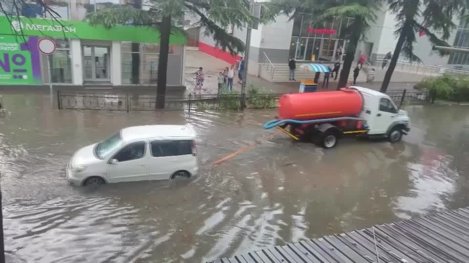Video: Russland: Überschwemmungen am Schwarzen Meer