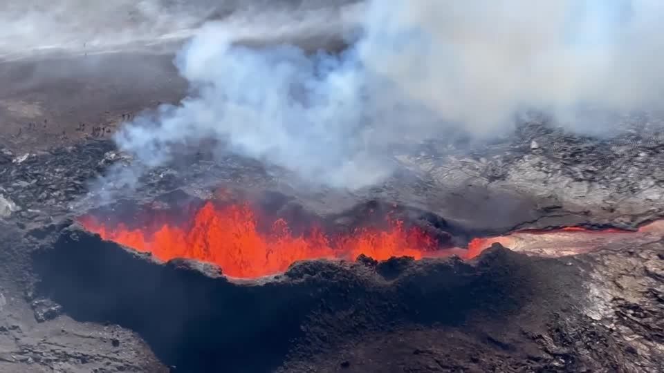 Video: Naturschauspiel: Litli-Hrútur weiter aktiv