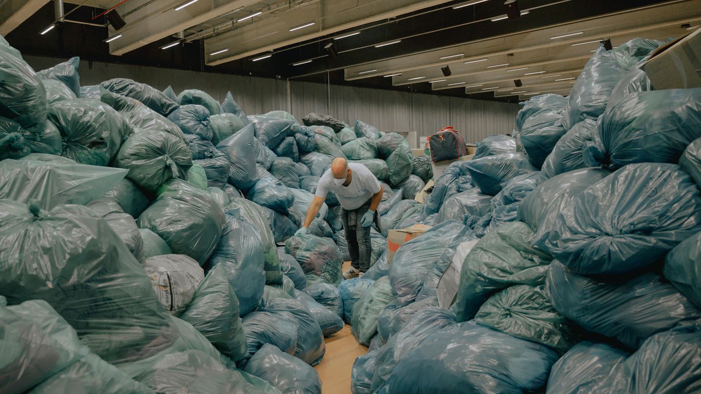 Ahrtal-Flut: Foto-Kollektiv zeigt Zerstörung und Wiederaufbau | STERN.de