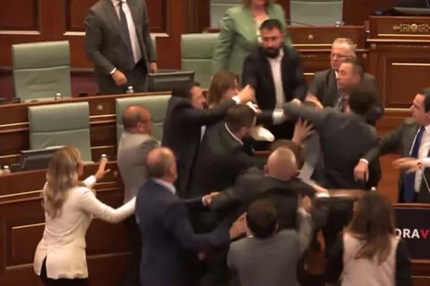 Video: Kosovo: Schlägerei im Parlament