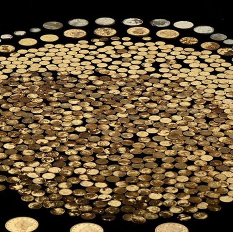 Rund 700 Goldmünzen fand ein Mann auf seinem Maisfeld