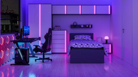 Gaming-Möbel: Ein Schlafzimmer ist mit Gaming-Möbeln eingerichtet