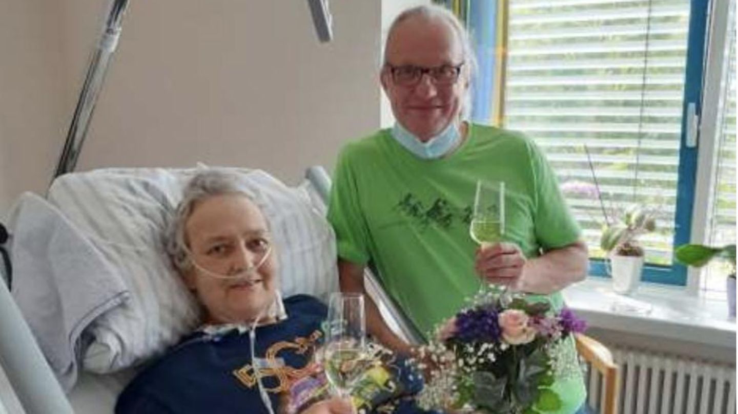 Paar heiratet auf Palliativstation
