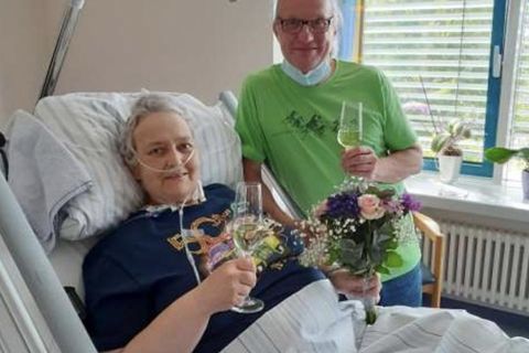 Paar heiratet auf Palliativstation