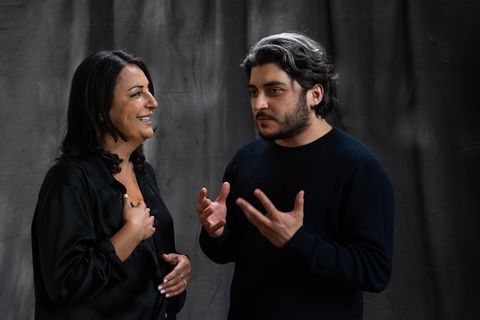 Düzen Tekkal und Khesrau Behroz haben sich nicht gesucht, aber gefunden – und diskutieren jetzt einmal die Woche über die wirklich wichtigen Themen. 