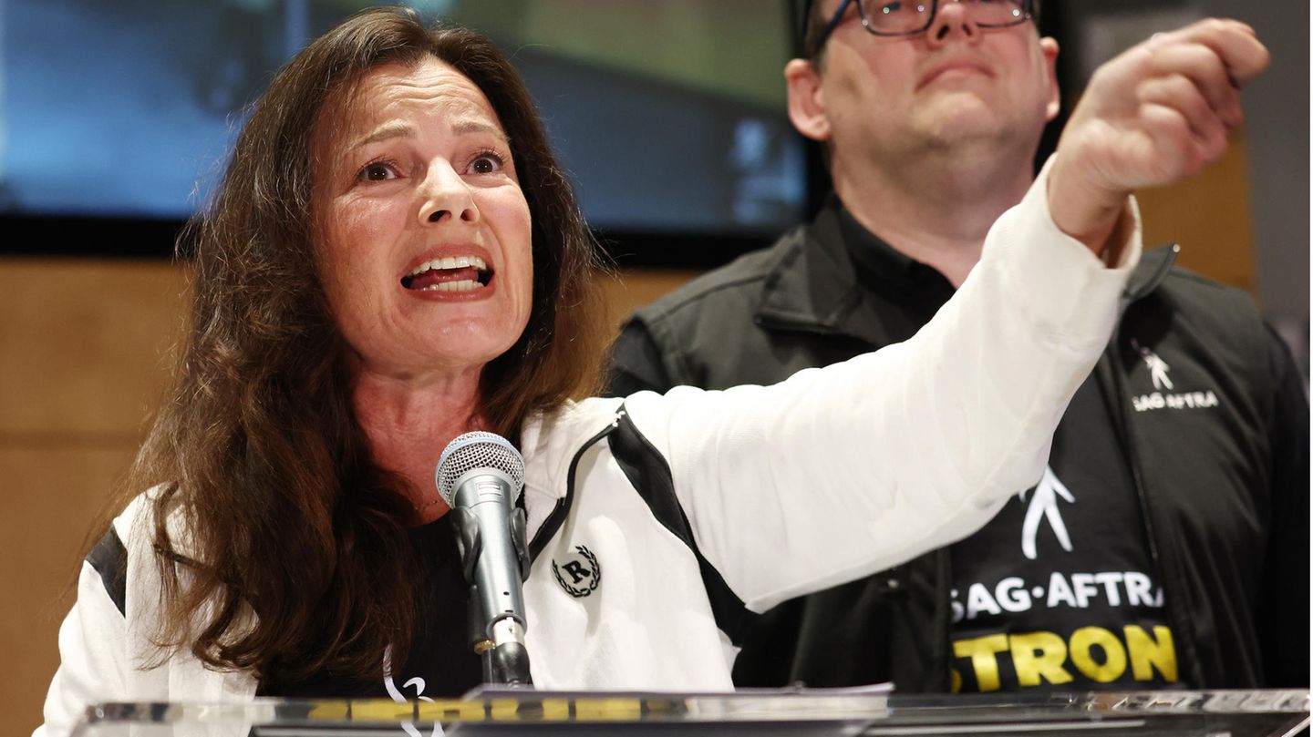 Strike in Hollywood: Fran Drescher gives speech and denounces studios