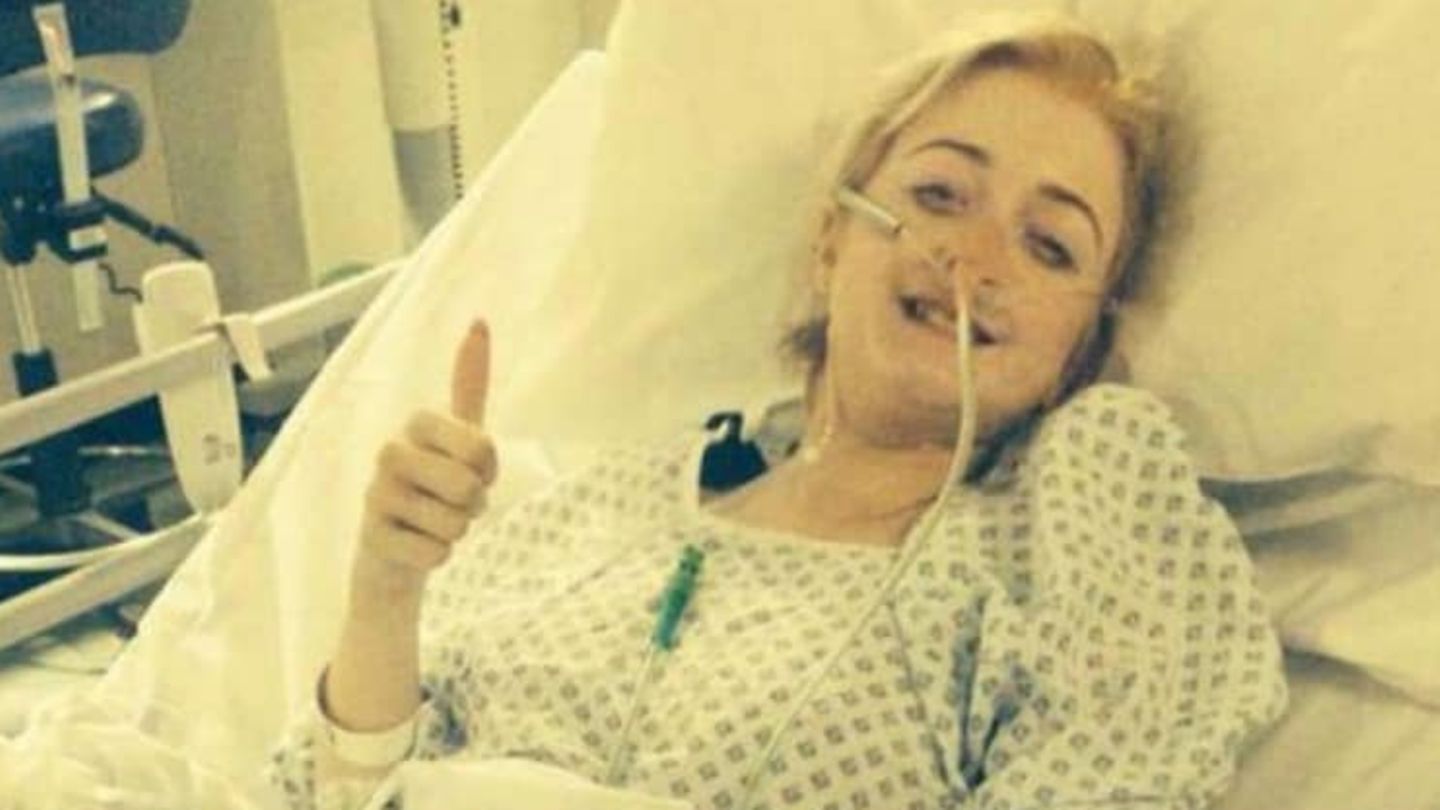Victoria Danson im Krankenbett