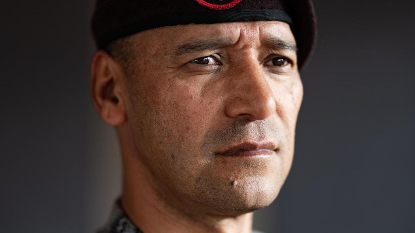 General Pedro Sanchéz Ein Kommandeur mit strengem Blick