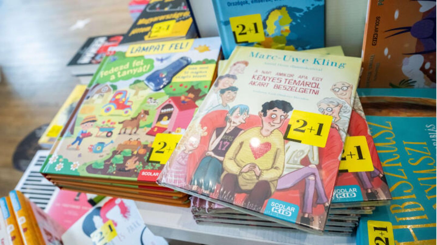 Queere Literatur in einer Buchhandlung in Ungarn