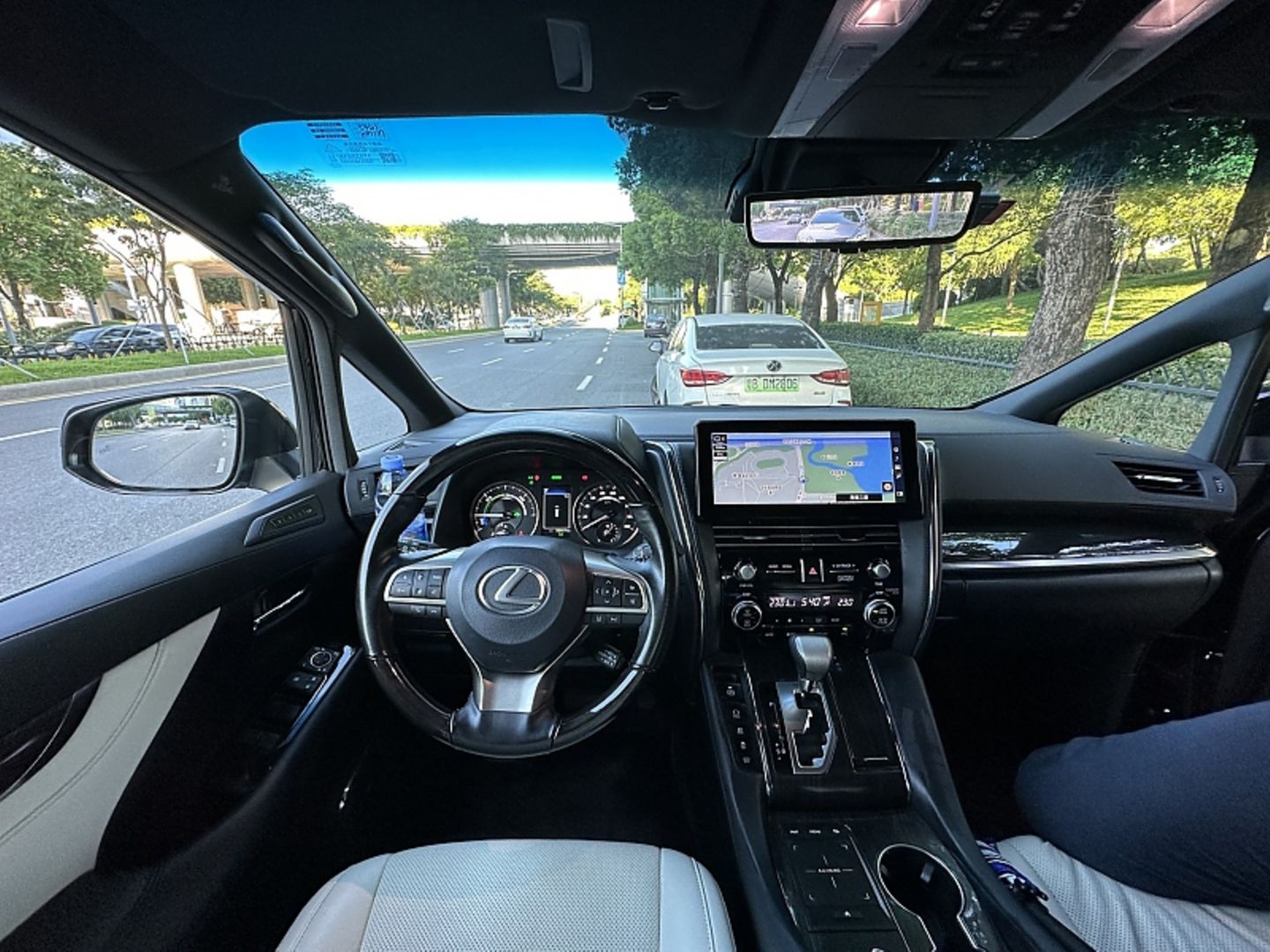 Lexus LM