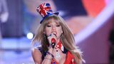 2013 sah man Swift als Live Act bei der Victoria's Secret Fashion Show. Damals wurde die Sängerin aufgrund ihrer engelsgleichen Optik hochgelobt – sie habe das Potenzial, selbst als Model über den renommiertesten Runway der Welt zu schreiten. 