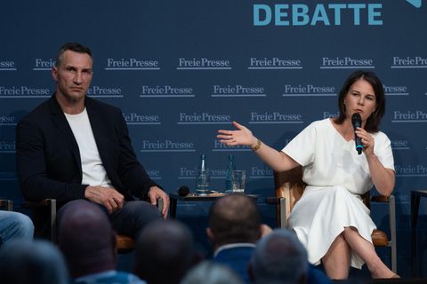 Der Ex-Boxweltmeister Wladimir Klitschko und Bundesaußenministerin Annalena Baerbock