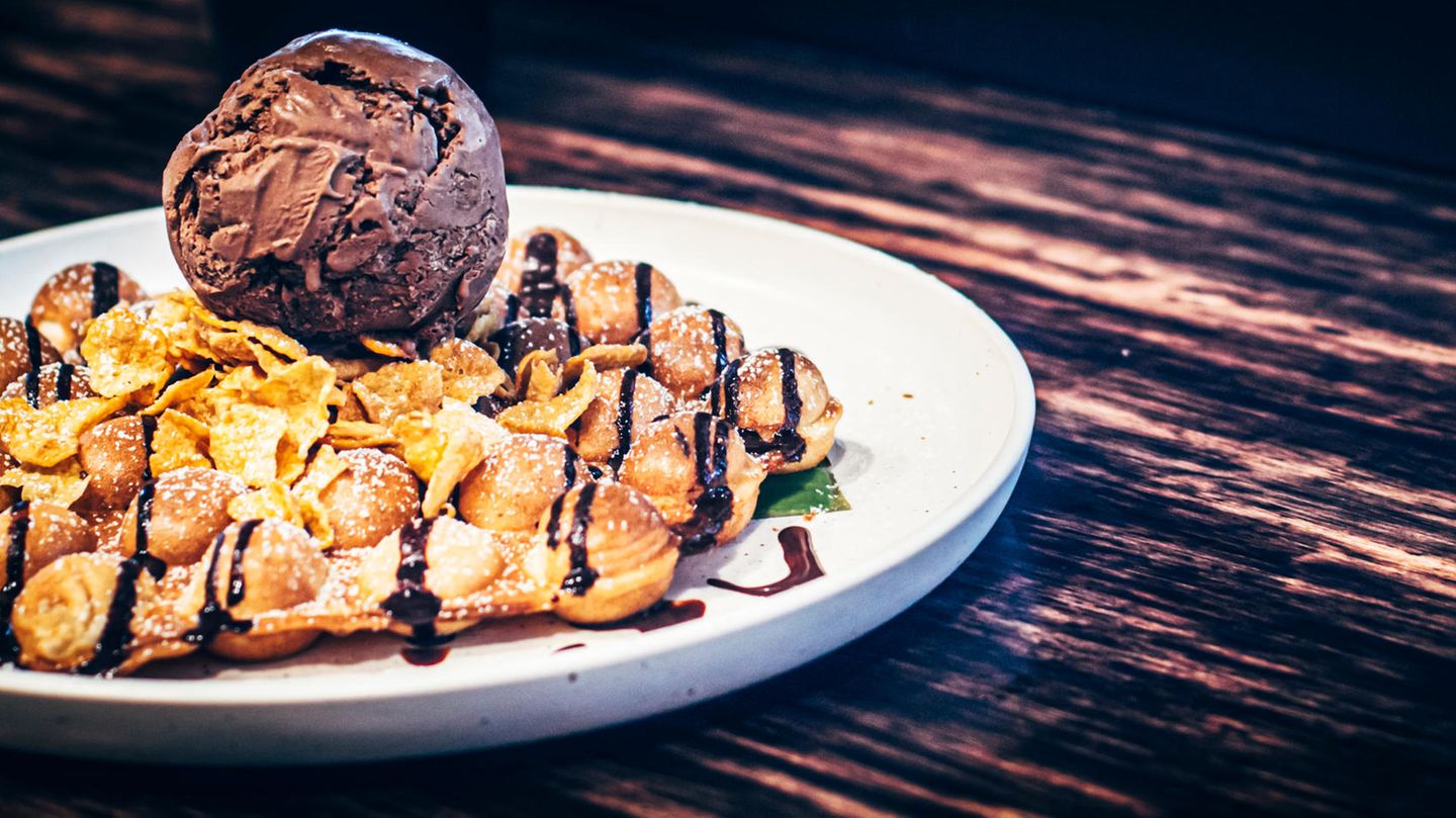 Schoko-Eis auf einem Pancake