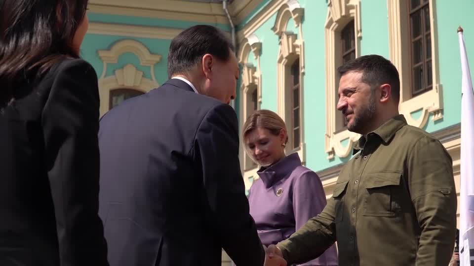 Video: Selenskyj: Russland wirft alle Ressourcen in Kampf gegen die Gegenoffensive Video: Selenskyj: Russland wirft alle Ressourcen in Kampf gegen die Gegenoffensive