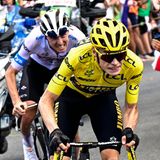 Das große Finale findet beim Aufstieg zum Col de Joux Plane statt. Zunächst hat sich der Slowene Pogacar ein wenig absetzen können, dann schließt der Däne Vingegaard auf, überholt seinen Konkurrenten und gewinnt die Bergwertung. Vorher hat Vingegaard Glück, dass eine Attacke Pogacars durch ein Motorrad behindert wird.