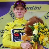 Vingegaard verteidigt das Gelbe Trikot des Gesamtführenden und macht gegenüber Pogacar eine Sekunde gut. Seine Führung ist mit zehn Sekunden aber sehr knapp. Das Duell wird fortgesetzt.