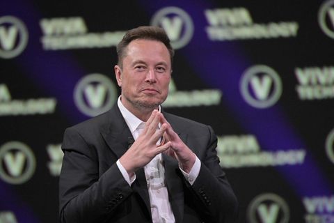 Twitter-Chef Elon Musk schaut nachdenklich