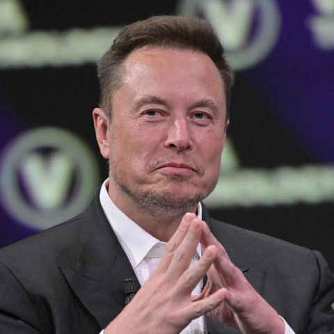 Twitter-Chef Elon Musk schaut nachdenklich