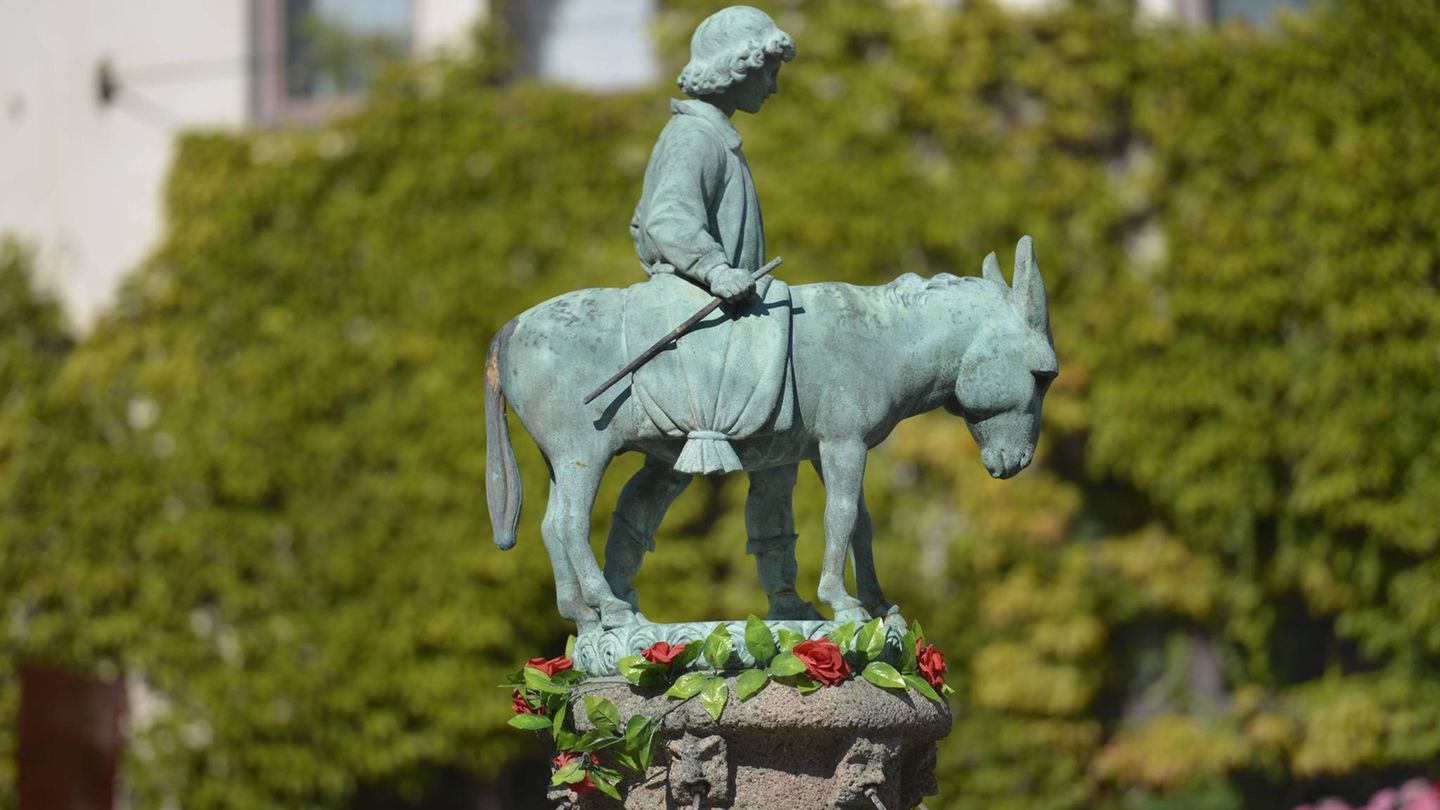 Der Eselsbrunnen auf dem Alten Markt in Halle an der Saale