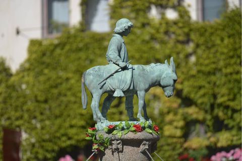 Der Eselsbrunnen auf dem Alten Markt in Halle an der Saale