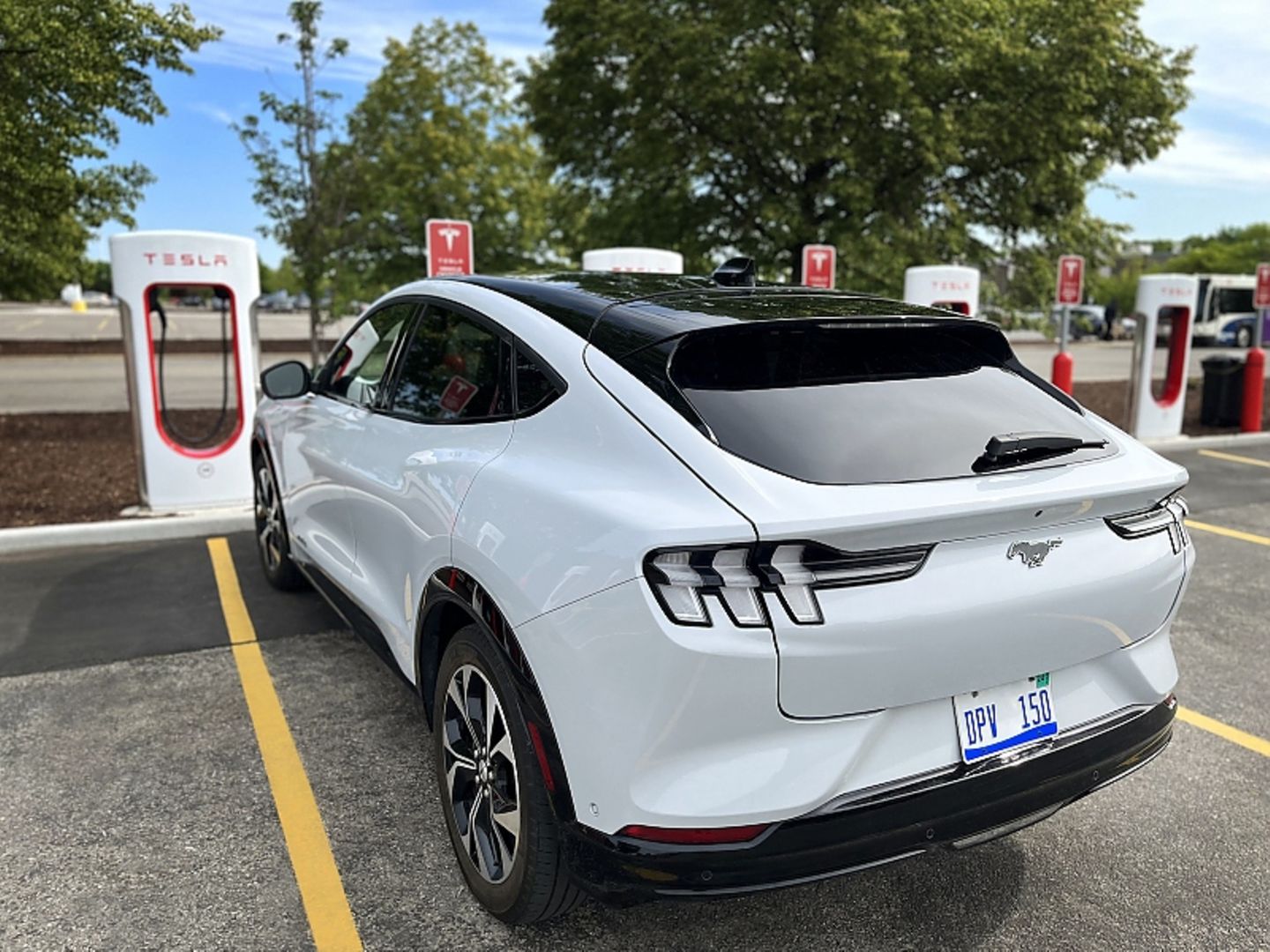 Ford am Tesla-Supercharger