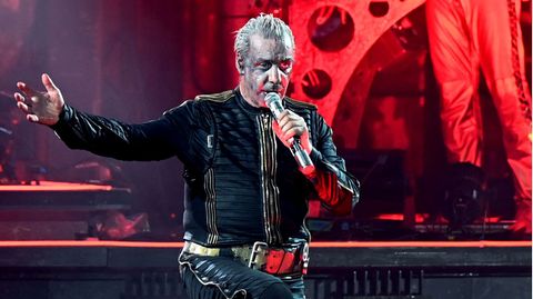 Rammstein: Till Lindemann während eines Auftritts