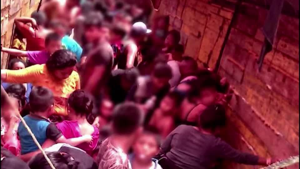 Video: Mexikanische Behörden finden fast 200 Migranten in Lkw