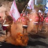 Demonstranten trommeln zum "Tag des Widerstands"