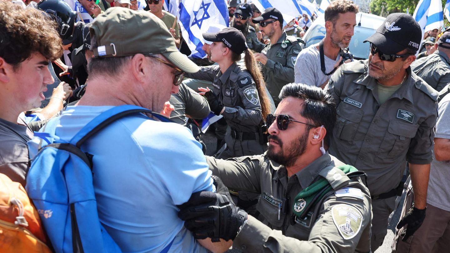 In Tel Aviv kam es auch zu Zusammenstößen zwischen Demonstranten und der Polizei