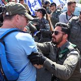 In Tel Aviv kam es auch zu Zusammenstößen zwischen Demonstranten und der Polizei